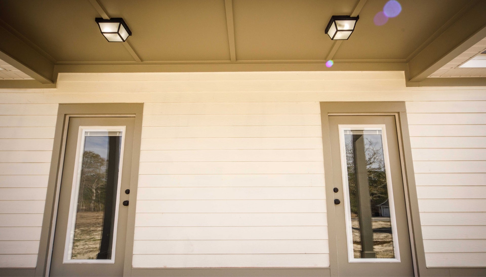 We offer siding services in Oklahoma City, Oklahoma. Hardie plank siding installation in a front entry way.